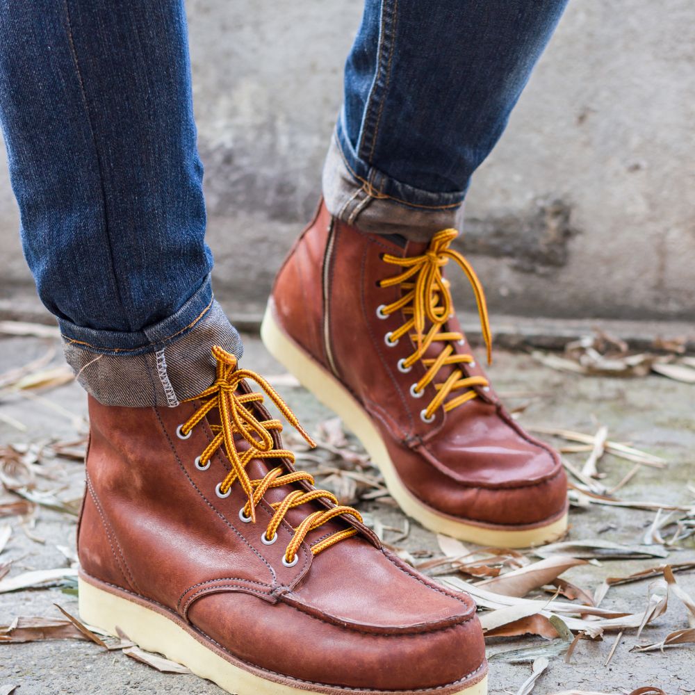 <b>WALK WITH UNMISTAKABLE STYLE</b>